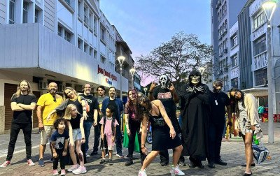 VÍDEO: Zumbis caminhando pelo centro de Novo Hamburgo encerram 7ª edição do FantasNóia