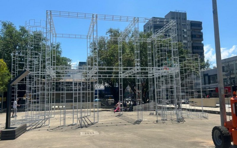 Estrutura de Natal está sendo montada no centro de Novo Hamburgo | abc+