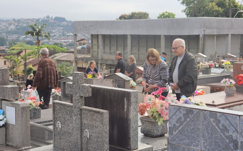 Sábado de Finados no Cemitério Católico do bairro Canudos, em Novo Hamburgo. | abc+
