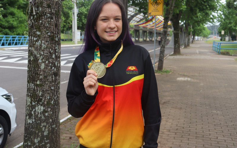 Atleta Sophia, do time de handebol do Colégio Sinodal Tiradentes, de Campo Bom. | abc+