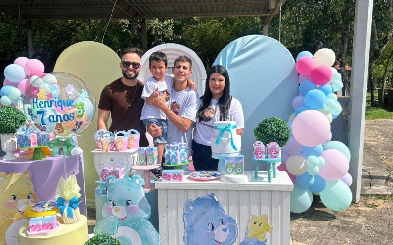Daniel, Fernando, Henrique e Ana Paula na festa que mobilizou Nova Hartz e região | abc+