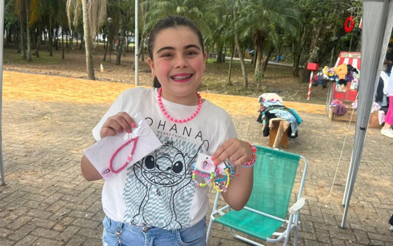 Yasmim é uma pequena empreendedora e fez questão de ajudar Henrique da Silva | abc+