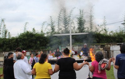 "A presença partiu, mas o sentimento segue no coração": movimento é intenso nos cemitérios de Canoas