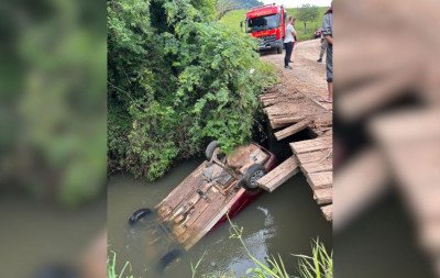 Identificados idosos encontrados submersos dentro de carro após queda de ponte em Taquara