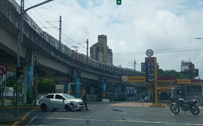 Acidente entre carro e moto deixa mulher ferida em Novo Hamburgo | abc+