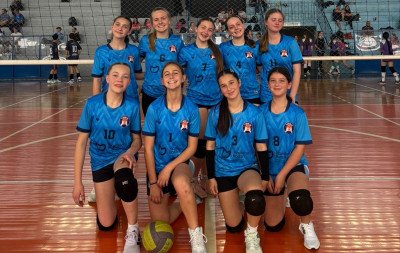 Times formados por estudantes de Gramado conquistam títulos em campeonato de vôlei