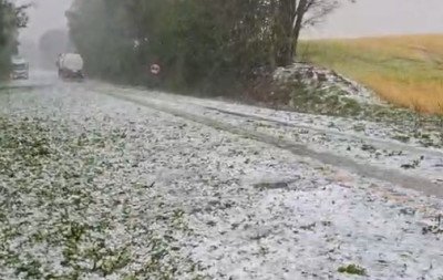 VÍDEO: Município do RS fica coberto por granizo após temporal