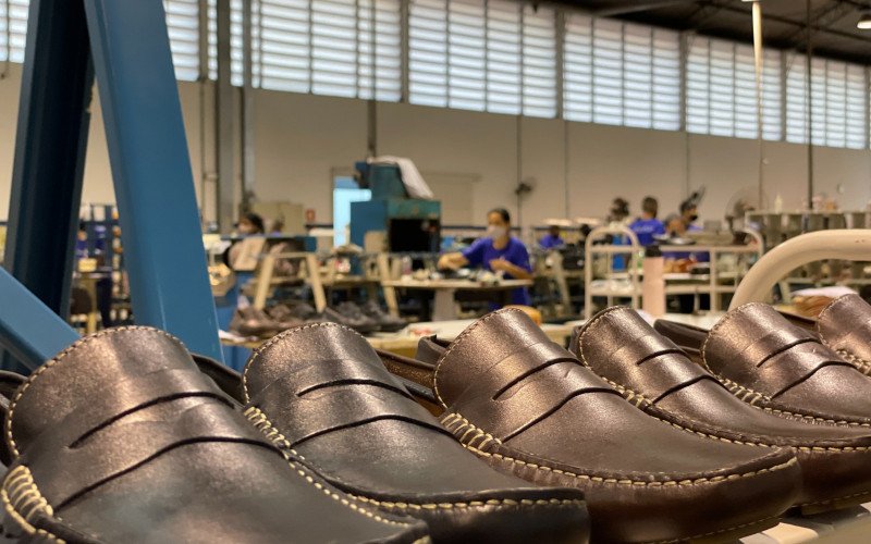 Indústria coureiro-calçadista sente impactos do tarifaço também na empregabilidade | abc+