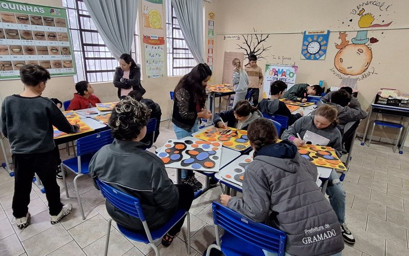 Gramado Tem Arte dá início ao ciclo de exposições com obras de alunos das escolas municipais