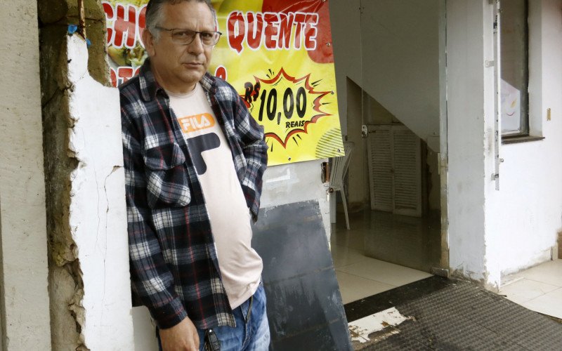 O comerciante Luís Fernando Rojas ouviu muito choro em frente a UPA Caçapava  | abc+