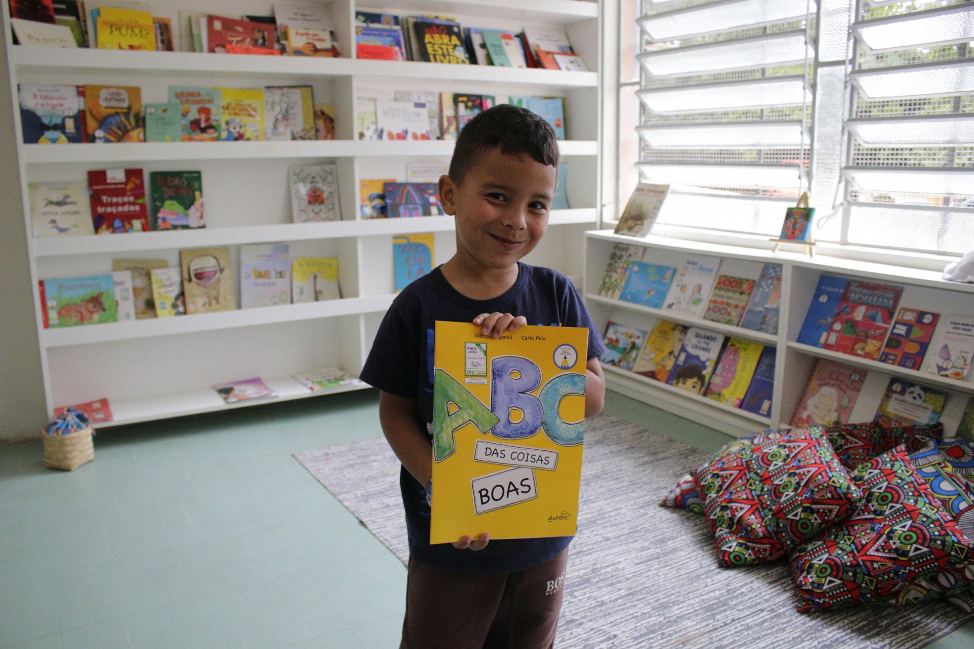 Miguel Moraes Brum, 5, tem muitos livros preferidos | abc+