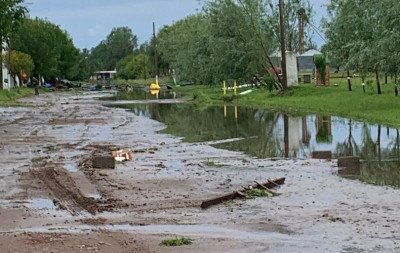 Frente fria antecede ciclone e deixa rastro de destruição na Argentina; veja impacto no RS