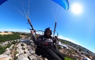 Pouso em árvore: Piloto de paramotor cai durante voo sobre cemitério no RS; veja vídeo