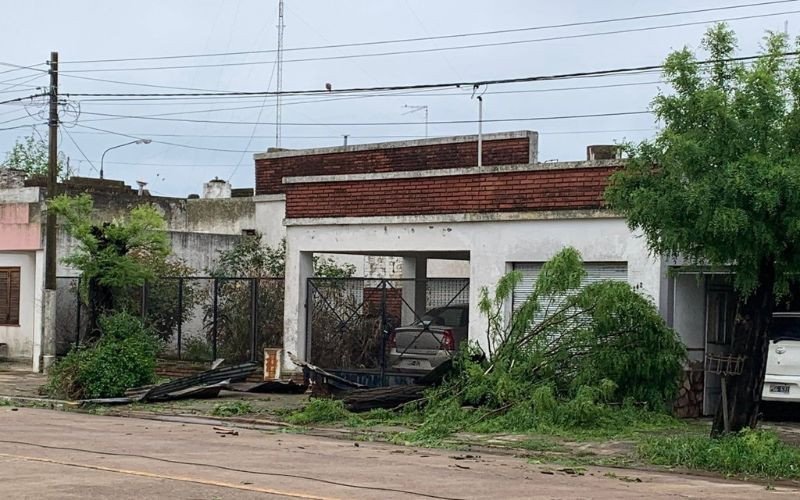 Frente fria deixou rastro de destruição na Argentina na noite de segunda-feira (3)
