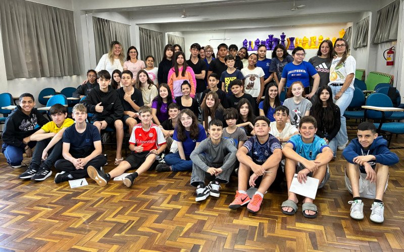 Turmas de 7º ano da Emeb Monteiro Lobato participam de oficina do Repórter Mirim | abc+