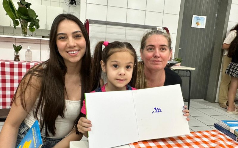 EMEB Marcos Moog - Maya, a mãe Giovana e a irmã Carolina | abc+