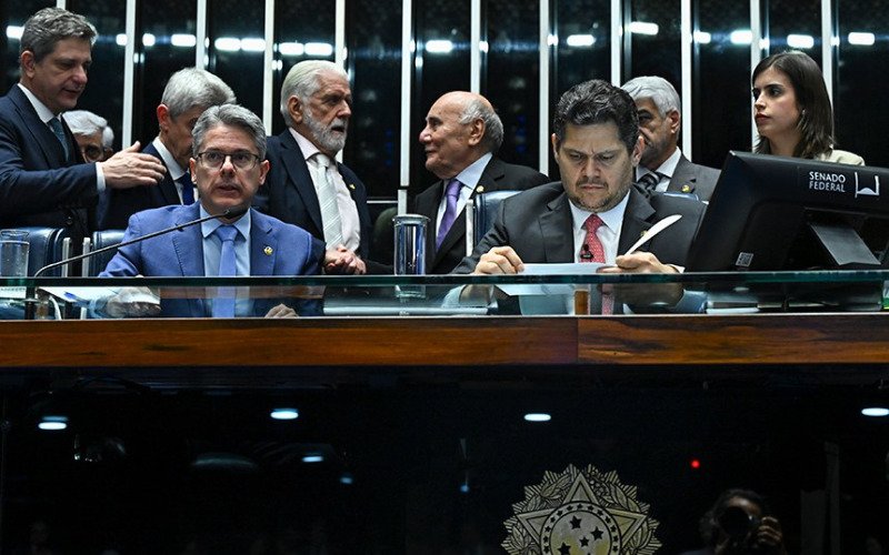 De iniciativa de Alessandro Vieira, requerimento de criação da CPI foi lido em plenário por Davi Alcolumbre | abc+