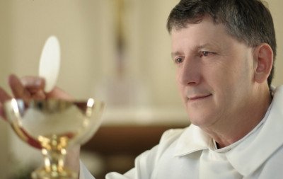 Ex-padre surfista da Diocese de Novo Hamburgo é preso por abusar de coroinha