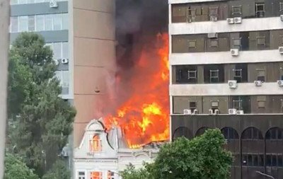 O que se sabe sobre incêndio que atingiu casarões no Centro de Porto Alegre