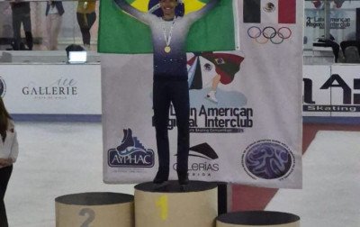 Patinador no gelo de Gramado conquista ouro em competição internacional no México