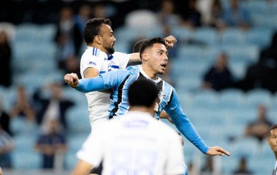 Em jogo truncado na Arena, Grêmio decepciona a torcida e perde para o Cruzeiro