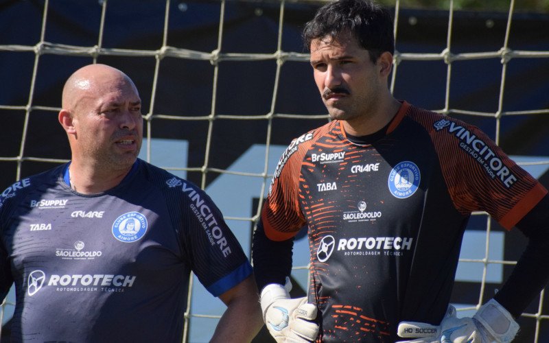 Goleiro Enzo estará em campo nesta quarta-feira pelo Aimoré | abc+