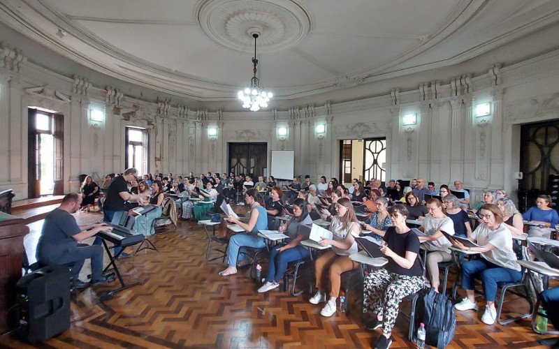 Ensaio dos coralistas para os espetáculos deste fim de semana