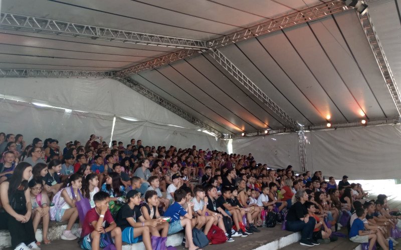 As crianças puderam acompanhar apresentações de teatro no Palco Rainha de Copas