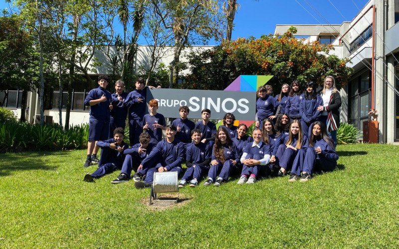 Alunos da Emef Marcos Silvano Vieira em visita ao Grupo Sinos