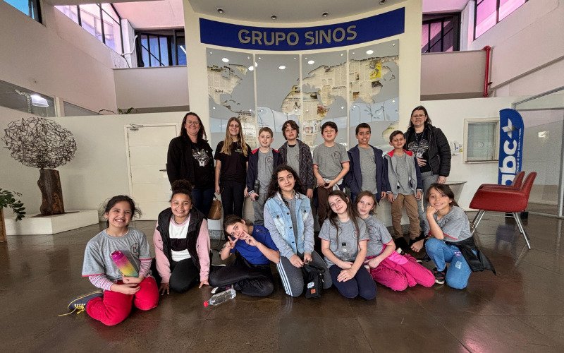 Alunos da Emef Nereu Ramos em visita ao Grupo Sinos