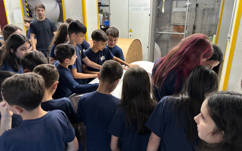 Alunos da Emef Lúcia Mosmann em visita ao Grupo Sinos