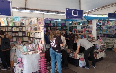 Terceira tarde da 39ª Feira do Livro de São Leopoldo recebeu alunos da rede municipal