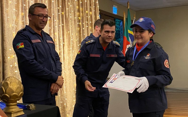 Formatura dos Bombeiros Mirins de Gramado