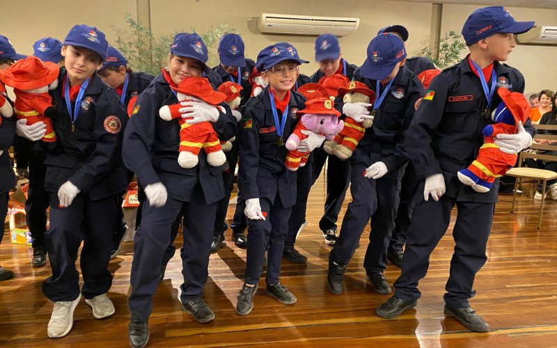 Formatura dos Bombeiros Mirins de Gramado