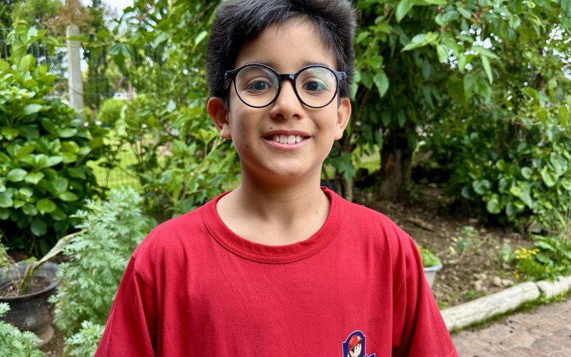 Gabriel tem 10 anos e é bombeiros mirim em Canela