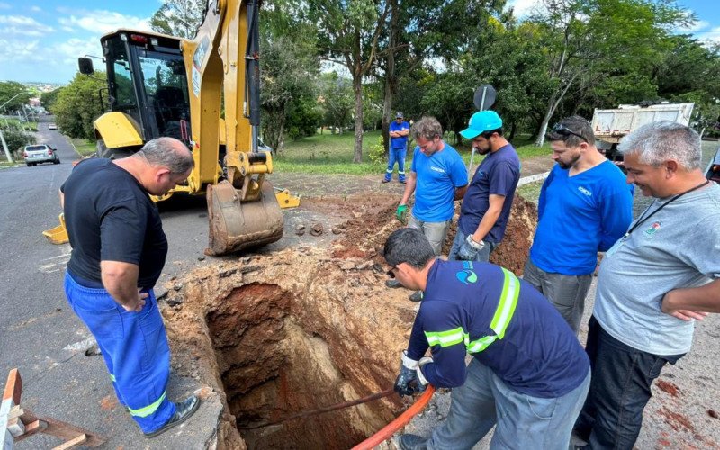 Após meses de reclamações e forte odor, Prefeitura inicia trabalho para solucionar esgoto a céu aberto em bairro de Novo Hamburgo | abc+