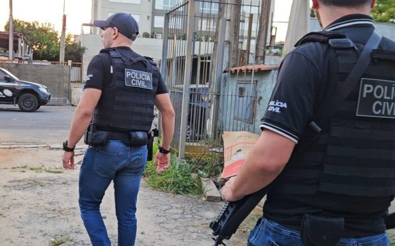 Operação, nesta quinta-feira (6), mirou criminosos responsáveis por tele-entrega de drogas e entorpecentes em Canoas | abc+
