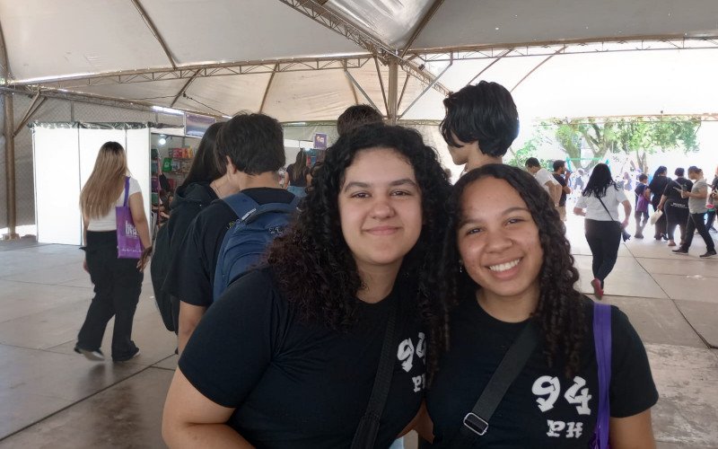Ester Correa da Silva e Mariana Faé sentiram falta de mais diversidade de livros