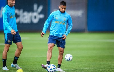 Grêmio comunica lesão de atacante: "Entorse de grau II no tornozelo"