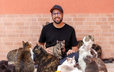"O Pai dos Gatos" apresenta show de stand-up comedy neste sábado em Canoas