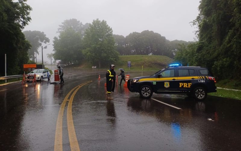 BR-470 é bloqueada devido a chuva volumosa | abc+
