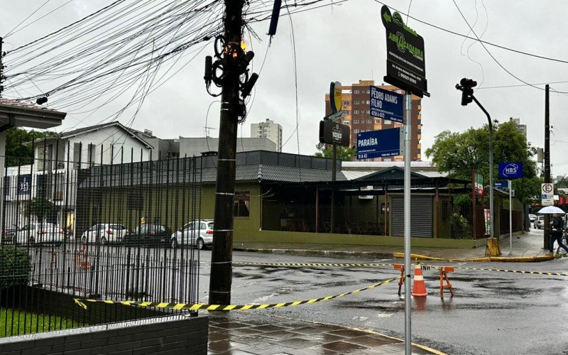 Incêndio em poste causa bloqueio no trânsito em Novo Hamburgo

