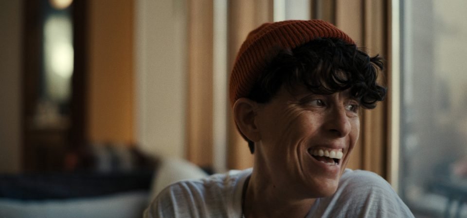 Embaixo da luz de neon | abc+