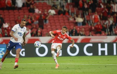 Com gol anulado, Inter fica no empate contra o Bahia