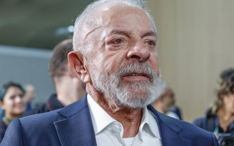 Lula presta solidariedade aos familiares de vítimas de tornado no PR | abc+