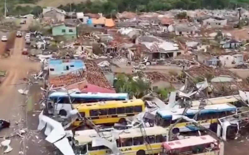 Cidade do centro-sul do Paraná ficou destruída com passagem de tornado | abc+