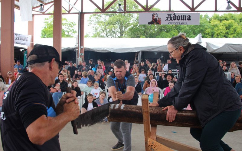 Jogos Germânicos marcam o sábado na 17ª Schmierfest em Presidente Lucena