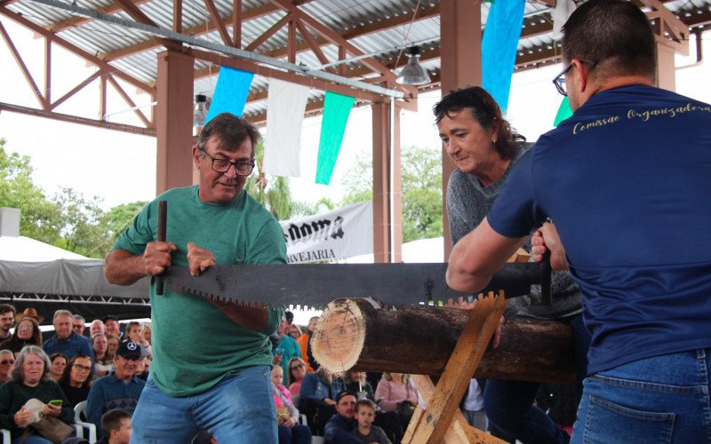 Jogos Germânicos marcam o sábado na 17ª Schmierfest em Presidente Lucena