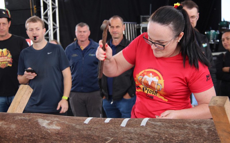 Jogos Germânicos marcam o sábado na 17ª Schmierfest em Presidente Lucena