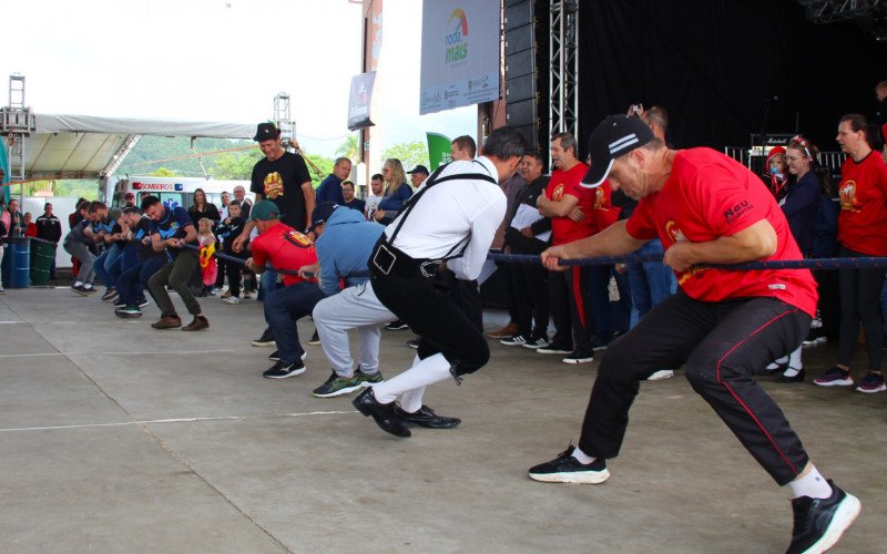 Jogos Germânicos marcam o sábado na 17ª Schmierfest em Presidente Lucena